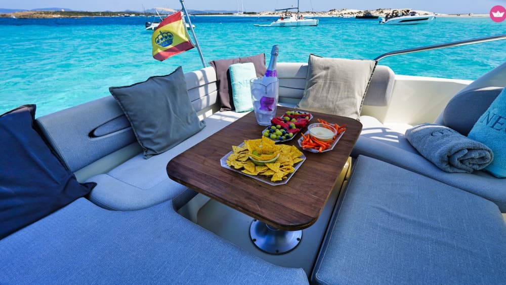 De Ibiza a Formentera – Nade, explore e jante à beira-mar.