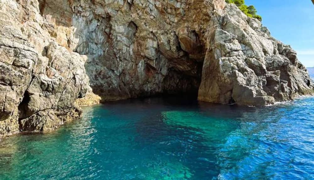 Heldags guidad kulturarvsrundtur på Elafitiöarna – onsdagar och söndagar