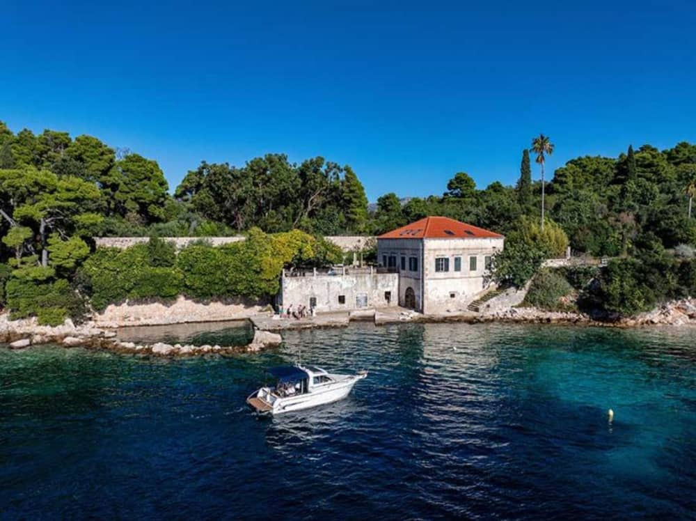 Heldags guidad kulturarvsrundtur på Elafitiöarna – onsdagar och söndagar