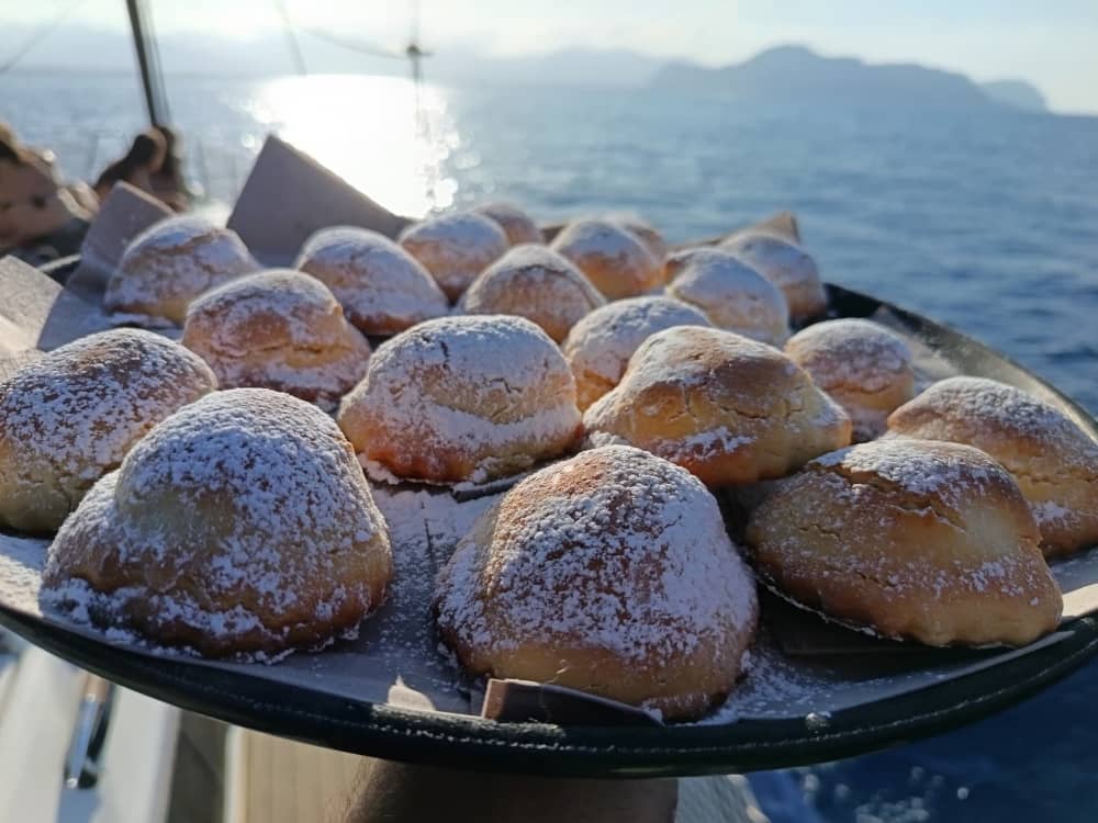 Aperitivo al Tramonto: Tour Esclusivo a Capo Gallo