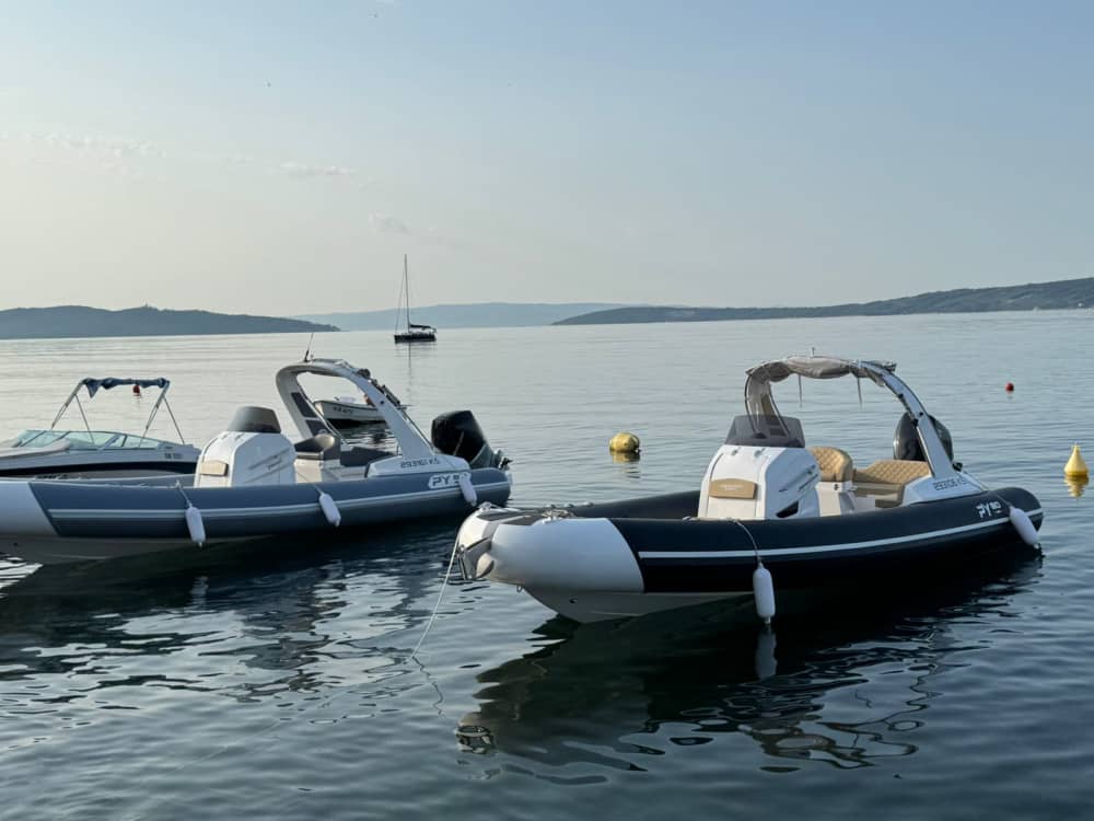 Tour di 5 ore alla spiaggia di Lovrečina e Supetar da Kaštel Stari