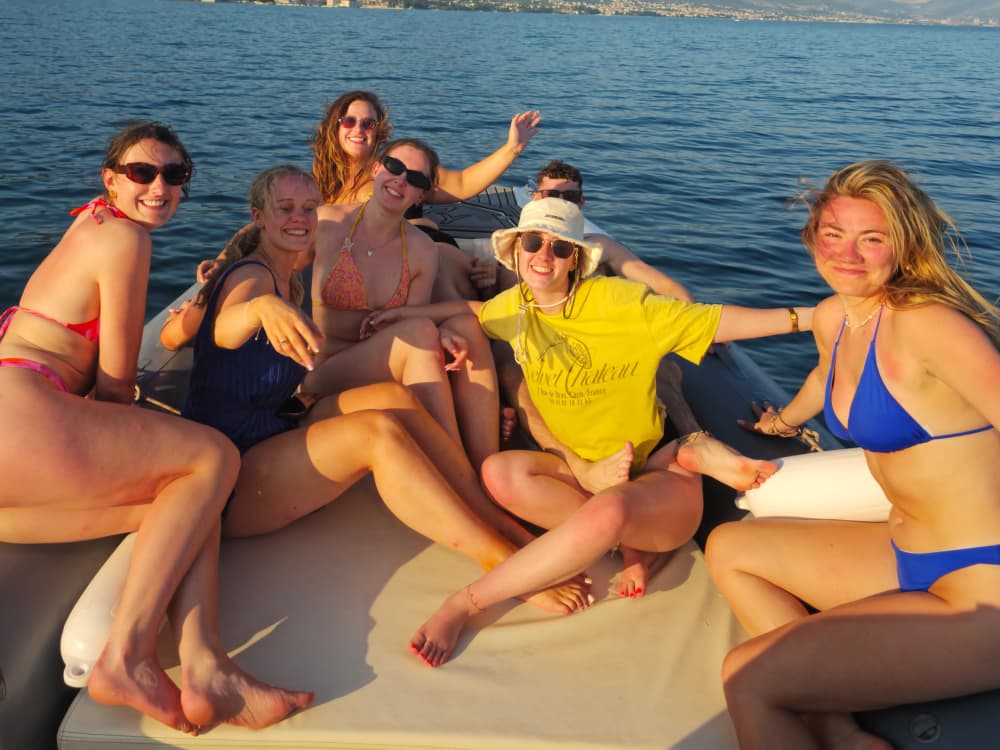 Tour di 5 ore alla spiaggia di Lovrečina e Supetar da Kaštel Stari