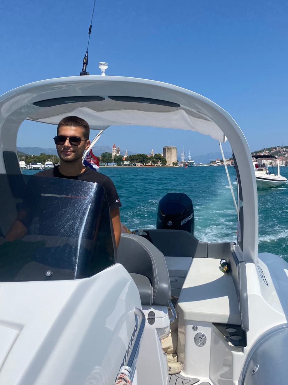 Tour di 5 ore alla spiaggia di Lovrečina e Supetar da Kaštel Stari