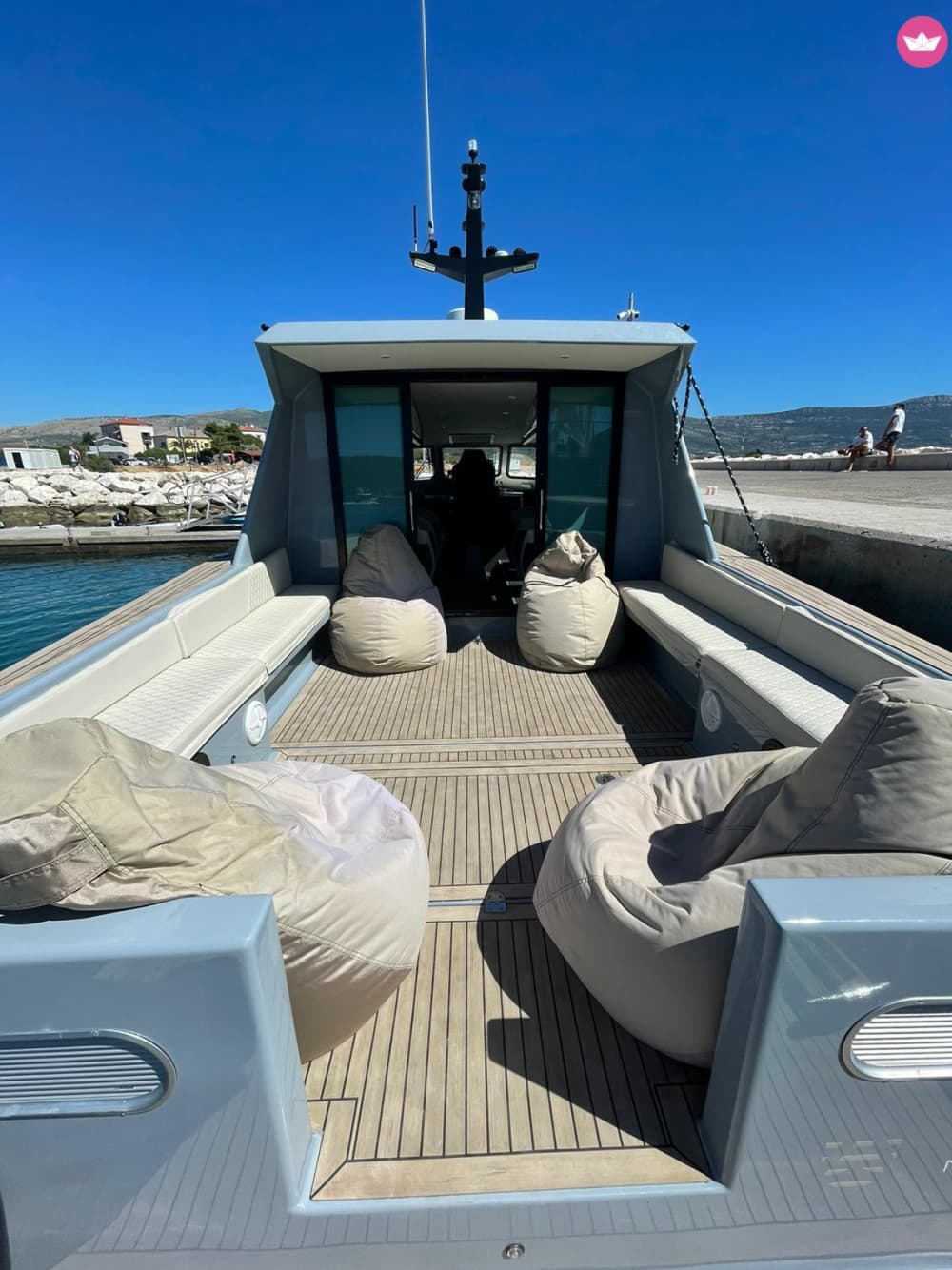 Les secrets de Vis : la grotte bleue, les plages et au-delà