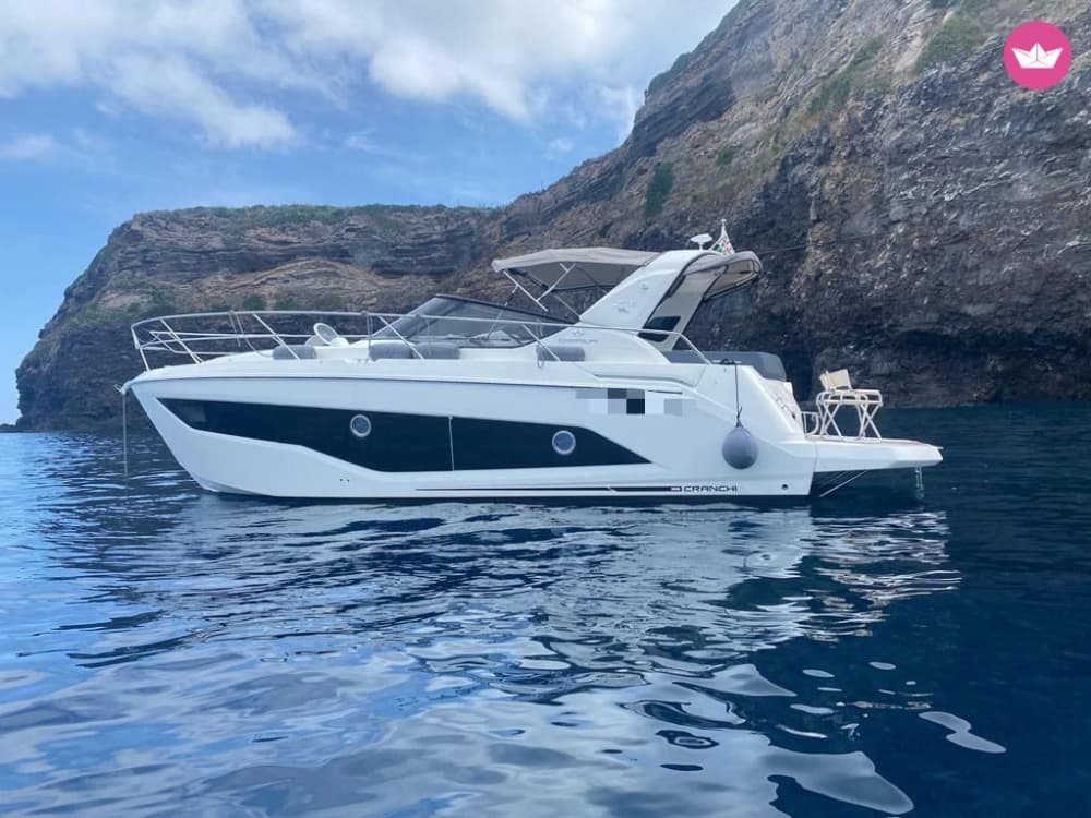 L'Incanto di Ponza: Un Giorno di Lusso e Avventura dal Porto di Nettuno
