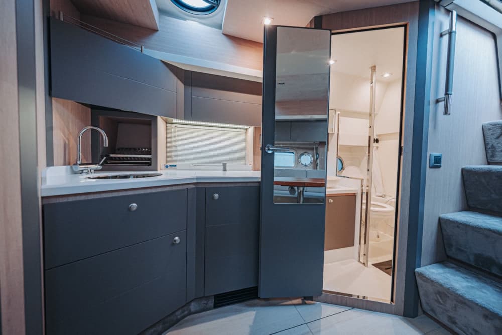 Tesori Nascosti del Lazio: Un Giorno di Storia e Mare tra Torre Astura e le Grotte di Neronegiornata intera