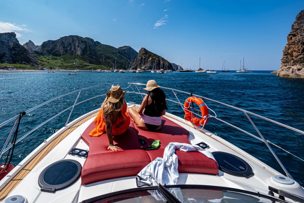 L'Incanto di Ponza: Un Giorno di Lusso e Avventura dal Porto di Nettuno