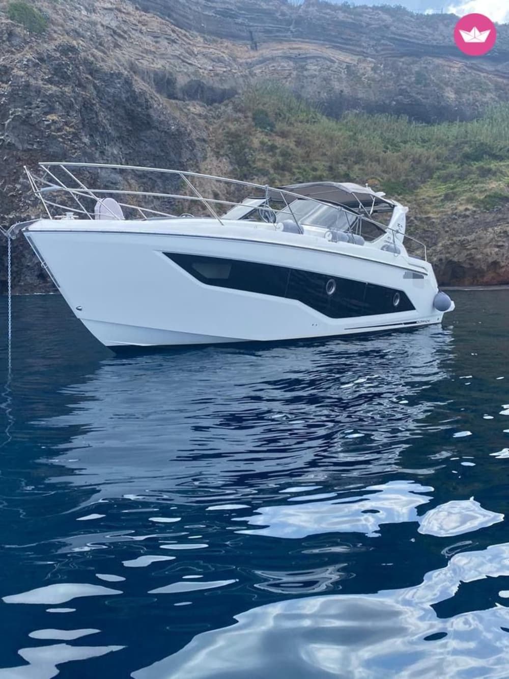 L'Incanto di Ponza: Un Giorno di Lusso e Avventura dal Porto di Nettuno