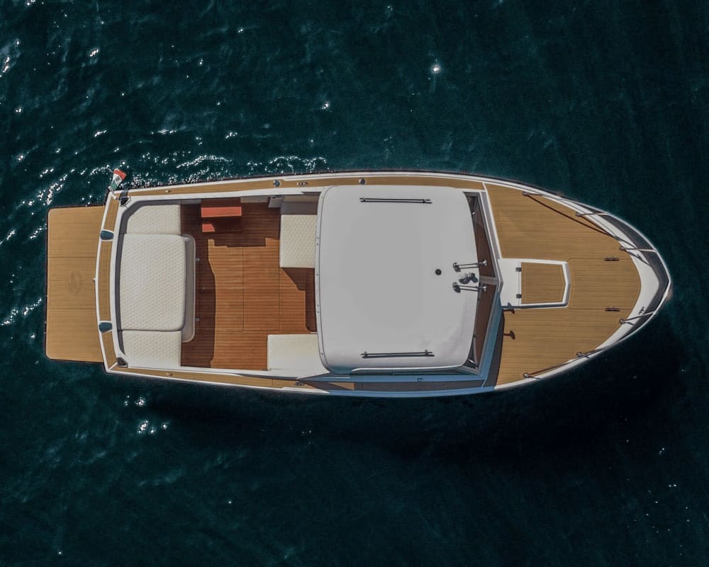 A Taste of Luxury: 60 Minutes on the Waters of Lake Como
