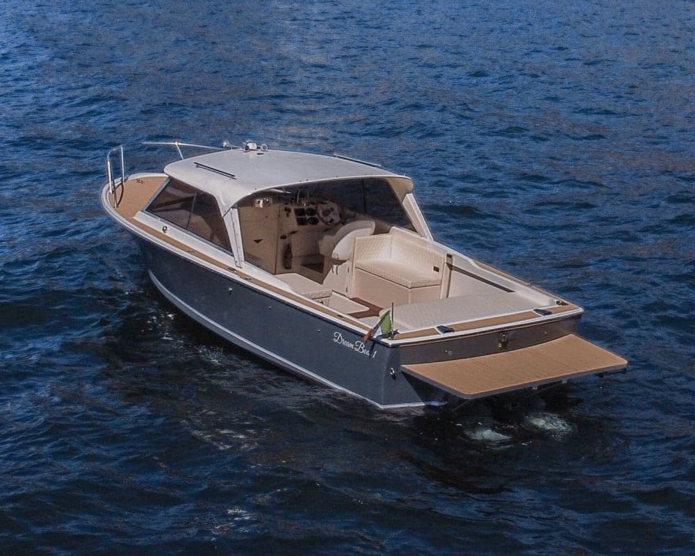 A Taste of Luxury: 60 Minutes on the Waters of Lake Como