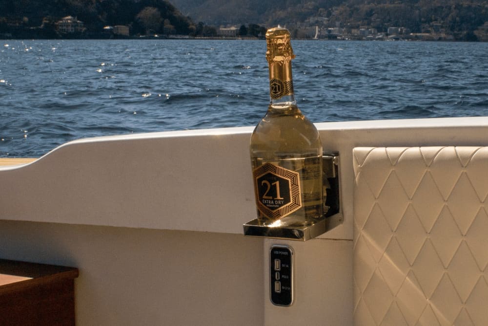 A Taste of Luxury: 60 Minutes on the Waters of Lake Como