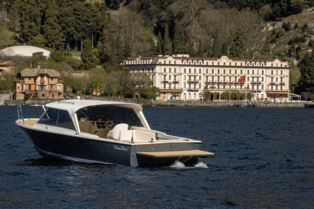 A Taste of Luxury: 60 Minutes on the Waters of Lake Como