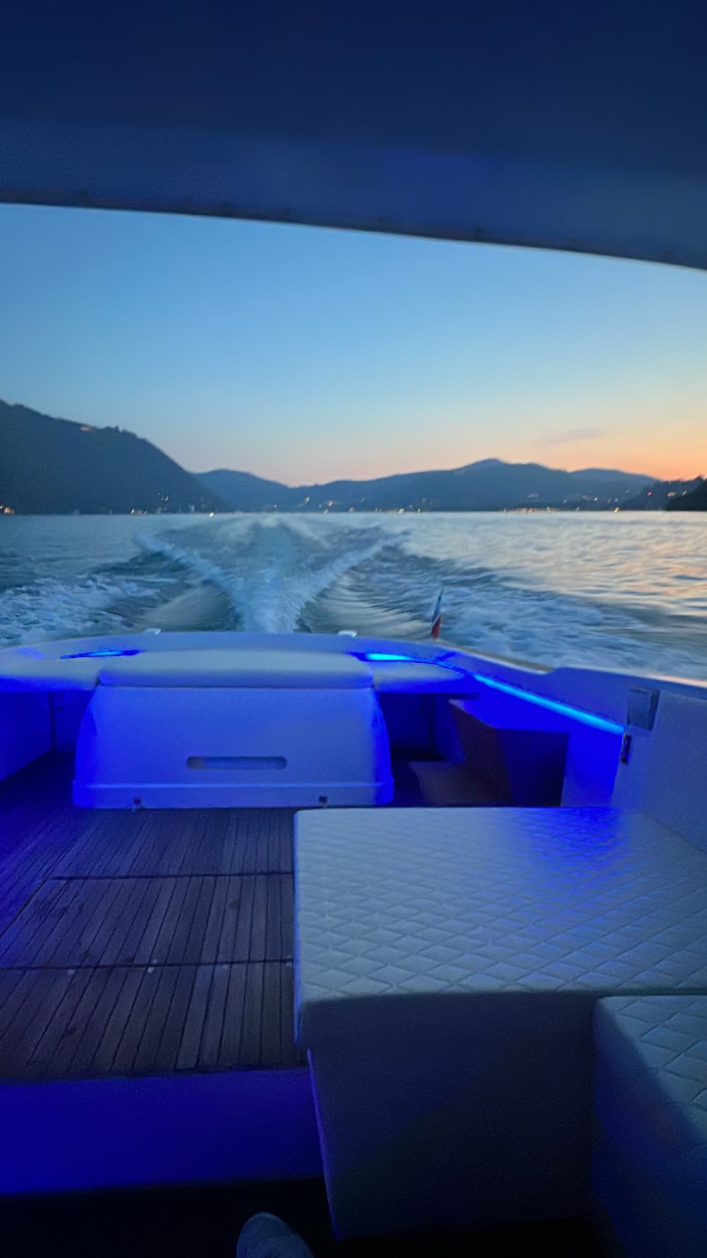 A Taste of Luxury: 60 Minutes on the Waters of Lake Como