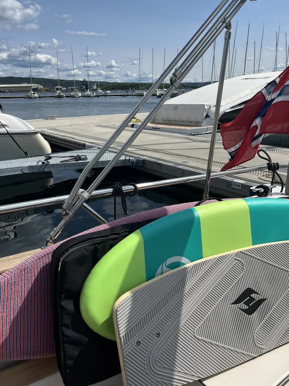 Súbete a la ola de Oslo: experiencia de Wake Surf y Après-Surf en el fiordo (6h)