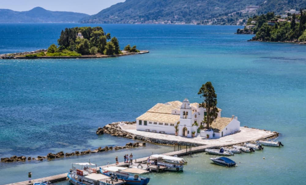 Escapade côtière matinale – Nagez, explorez et détendez-vous en mer