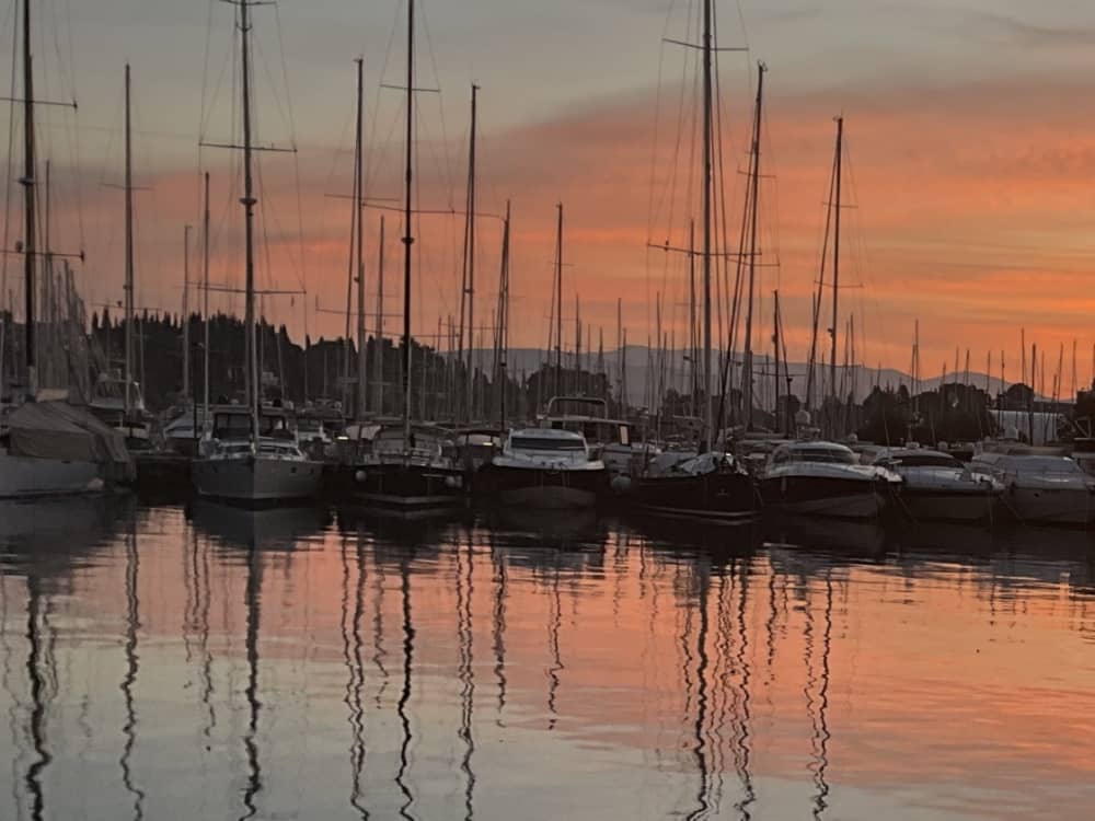 Sérénité au coucher du soleil – Une escapade privée au coucher du soleil en bord de mer
