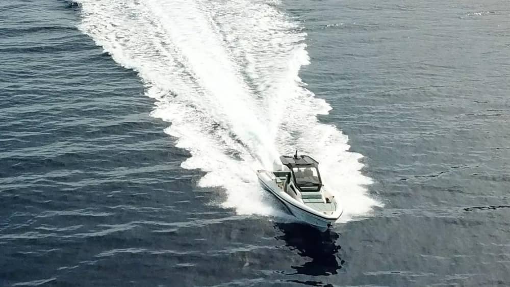 Hvid, blå og guddommelig: En hel dag på en motorbåd