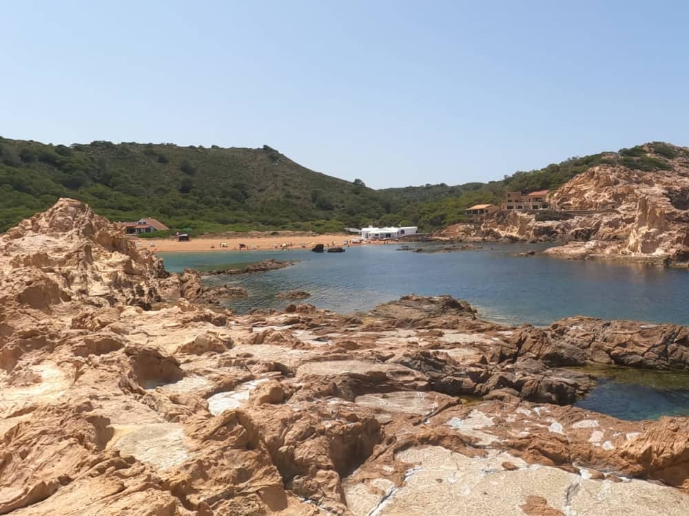 Escursione pomeridiana di 4 ore in mare da Fornells: pagaia, snorkeling e assapora i sapori locali
(BENZINA INCLUSA)