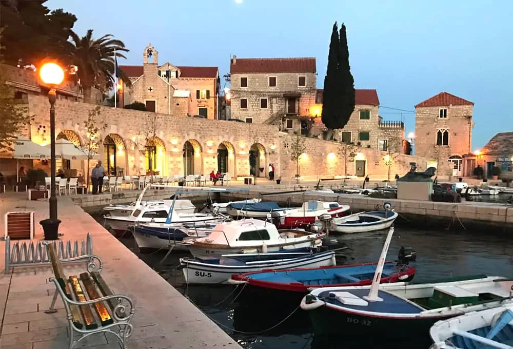 Privat rundtur: BLÅ GROTTA OCH VISÖN FRÅN HVAR