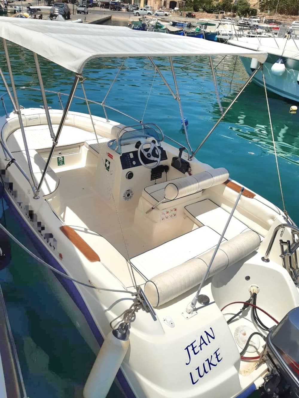 Découvrez Ċirkewwa comme jamais auparavant à bord d'un bateau à moteur