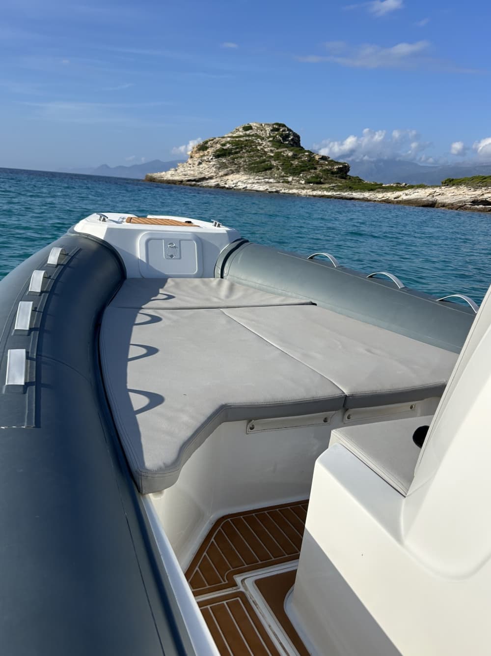 Genießen Sie eine 9-stündige Motorbootfahrt zur Erkundung von Saint-Florent.