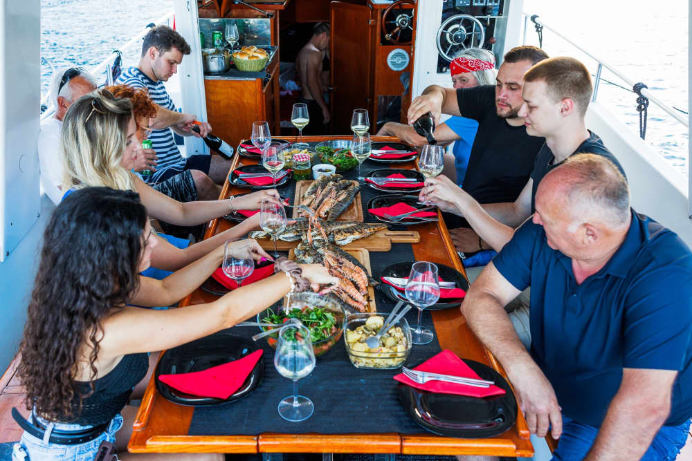 One day around Rabac: Enjoy 8h30 of discovery on a motorboat