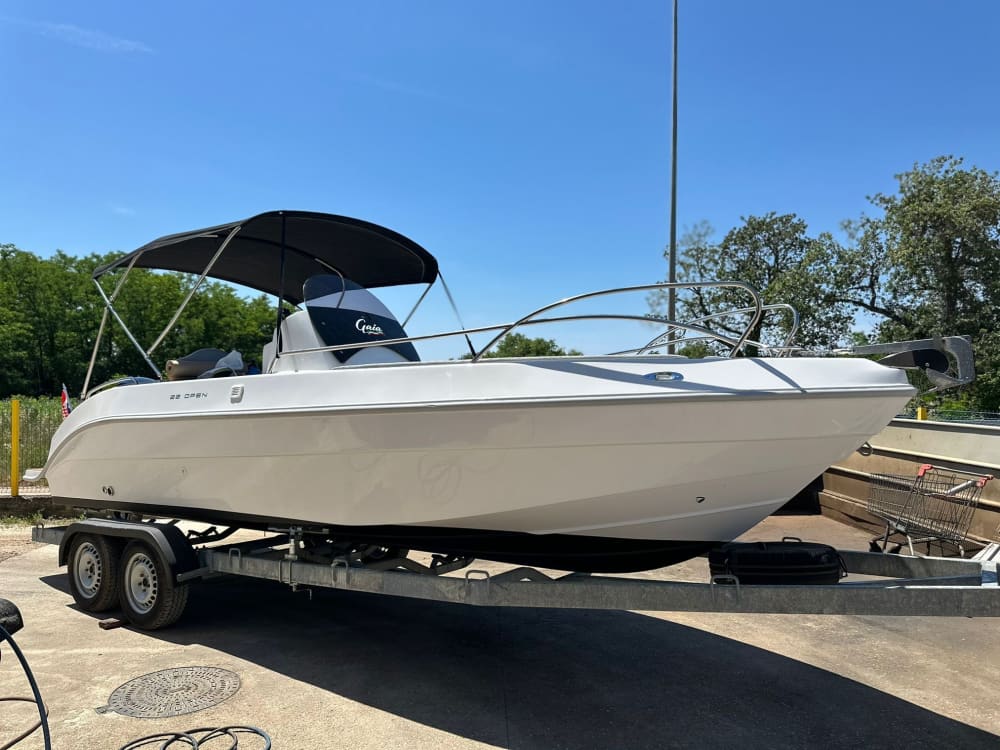 Utforska Porečs gömda vikarna på en motorbåt