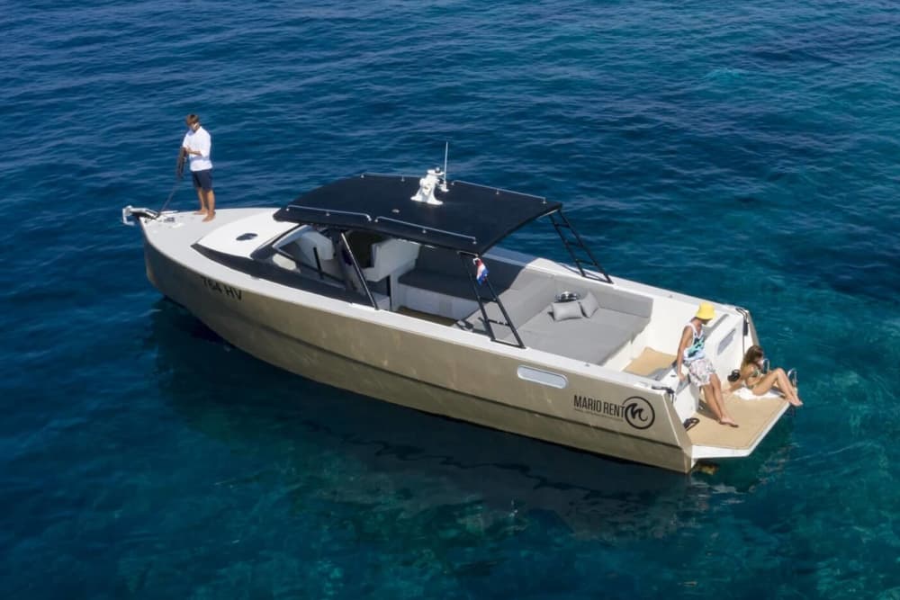 Privat rundtur: BLÅ GROTTA OCH VISÖN FRÅN HVAR