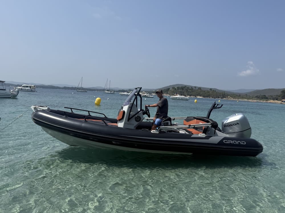 Giornata privata in mare: spiagge nascoste e avventure sulla costa del Varo