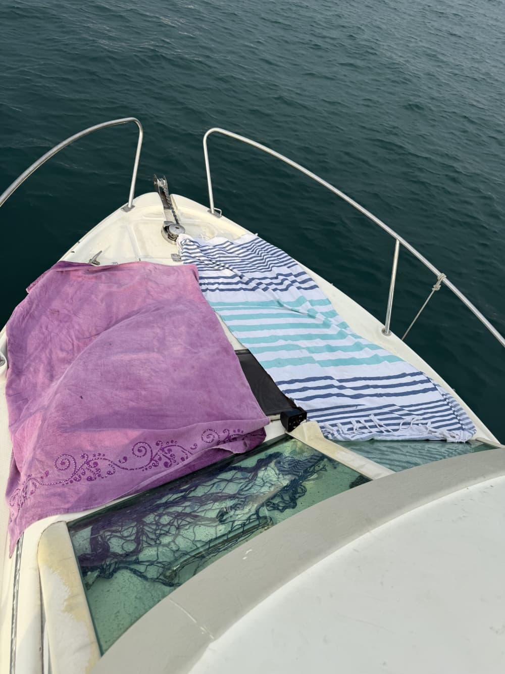 Votre journée à La Pointe-Rouge : Louez un bateau à moteur pour une journée complète de découverte