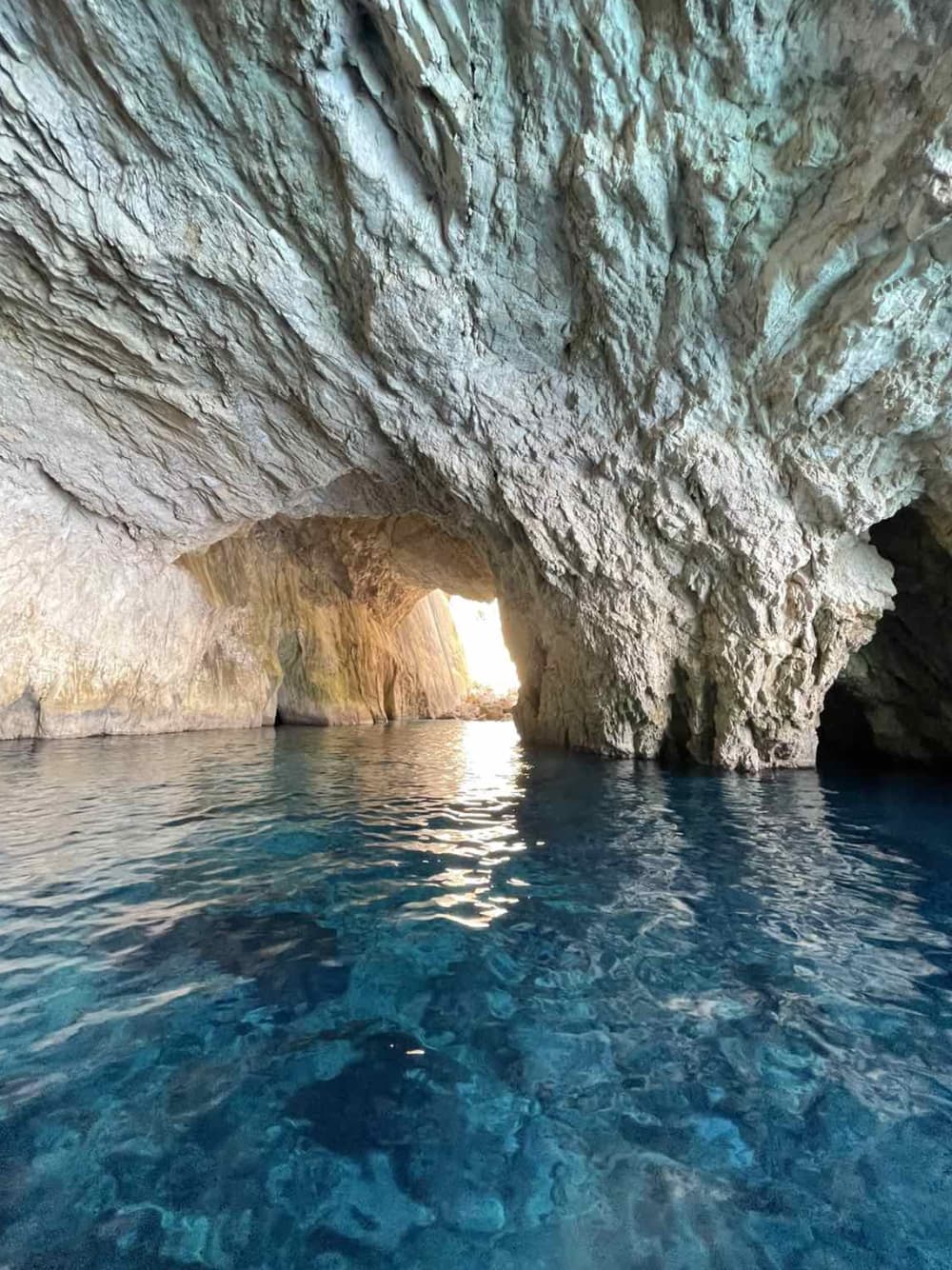 Crociera privata di un'intera giornata: scopri la magia di Paxos e Antipaxos