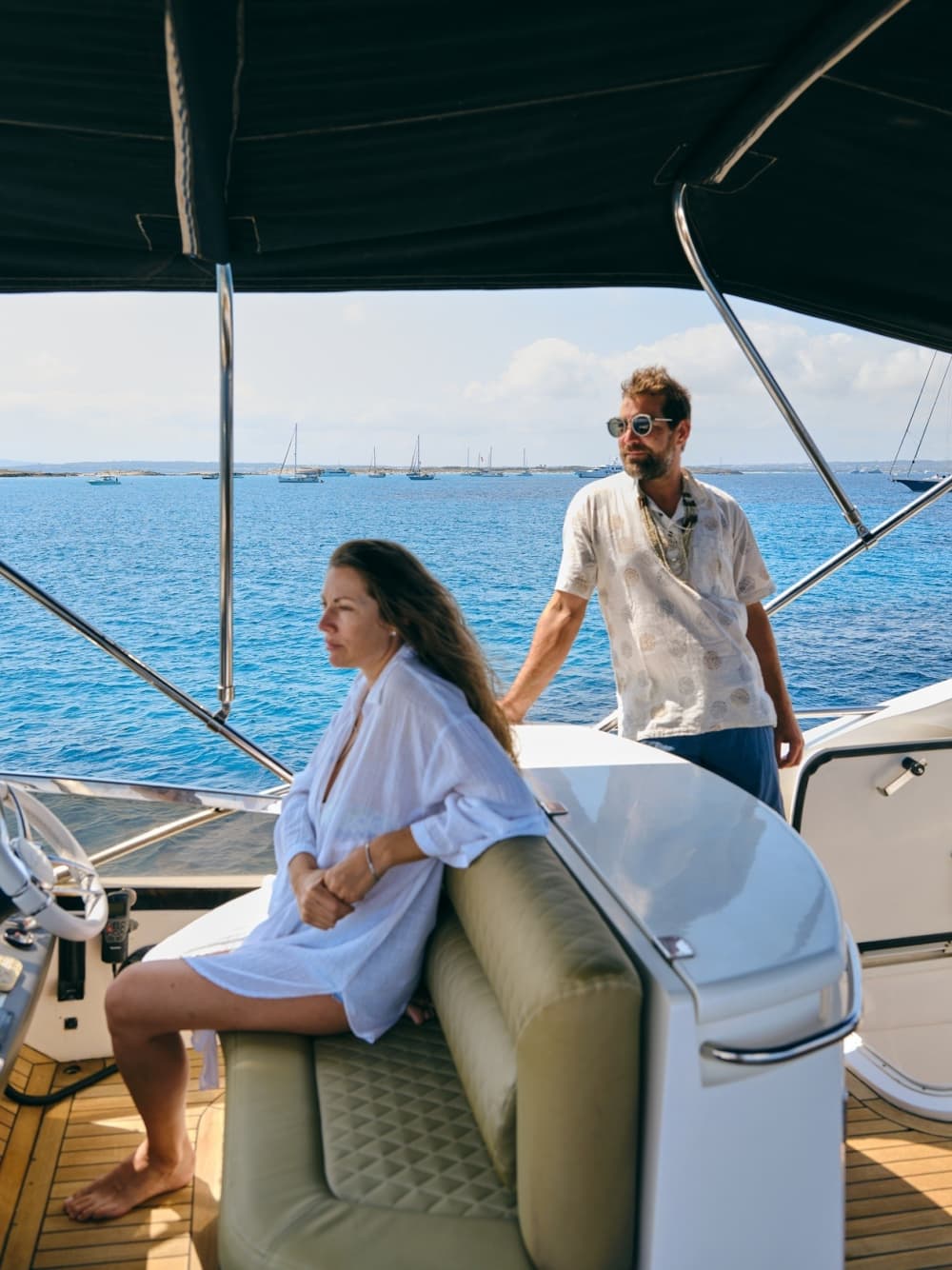 Genießen Sie den Luxus Ibizas mit einem ganztägigen Ausflug auf einer Motoryacht.