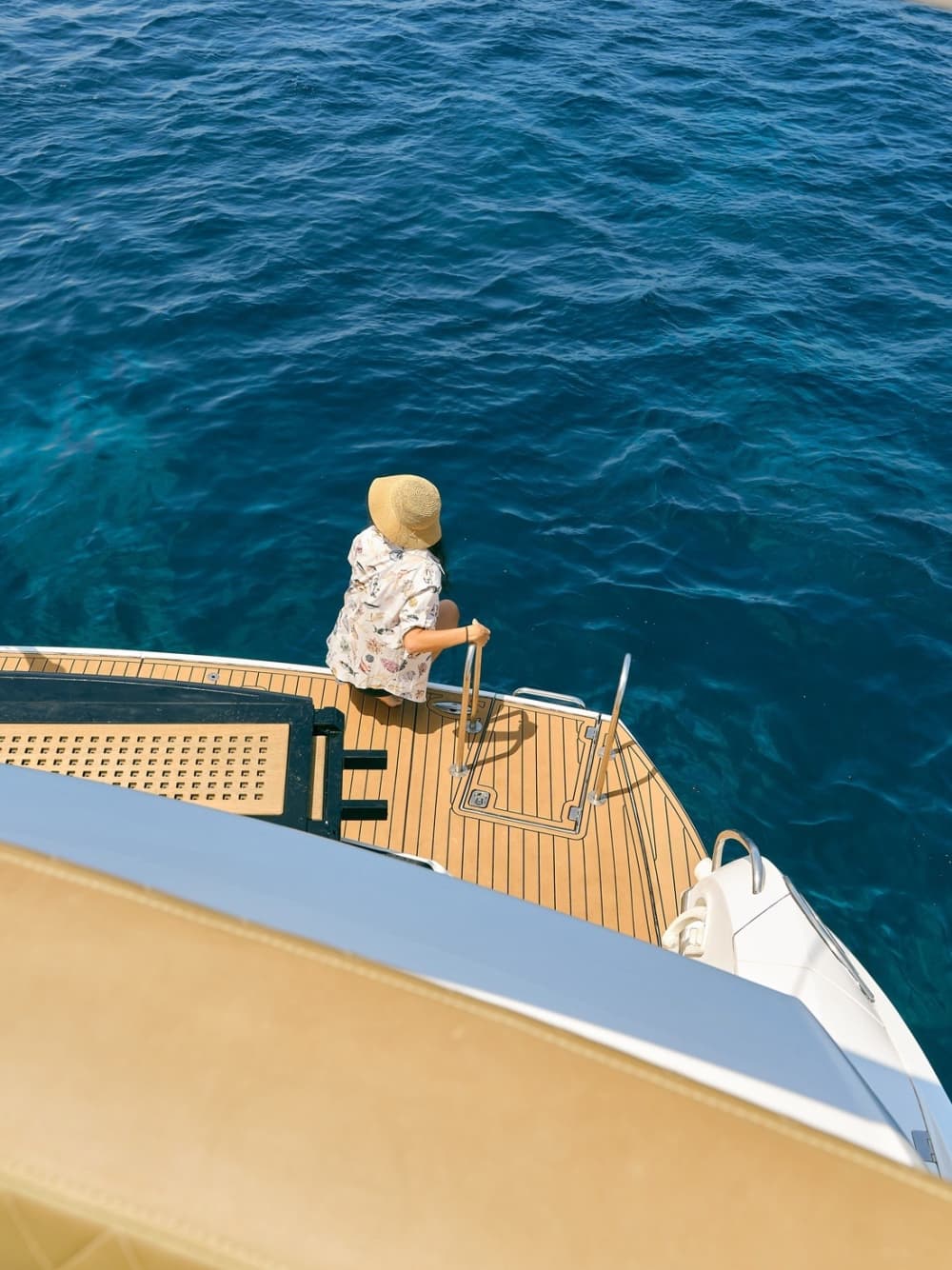 Genießen Sie den Luxus Ibizas mit einem ganztägigen Ausflug auf einer Motoryacht.