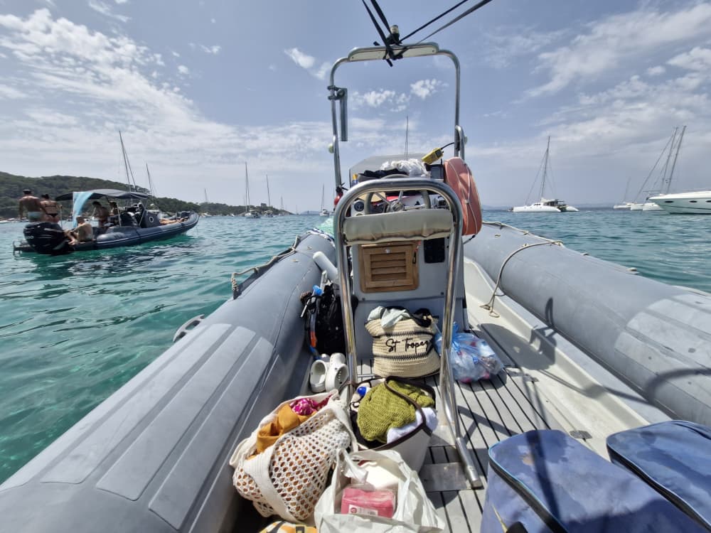 Détente à Hyères : 7h de soleil sur un bateau à moteur
