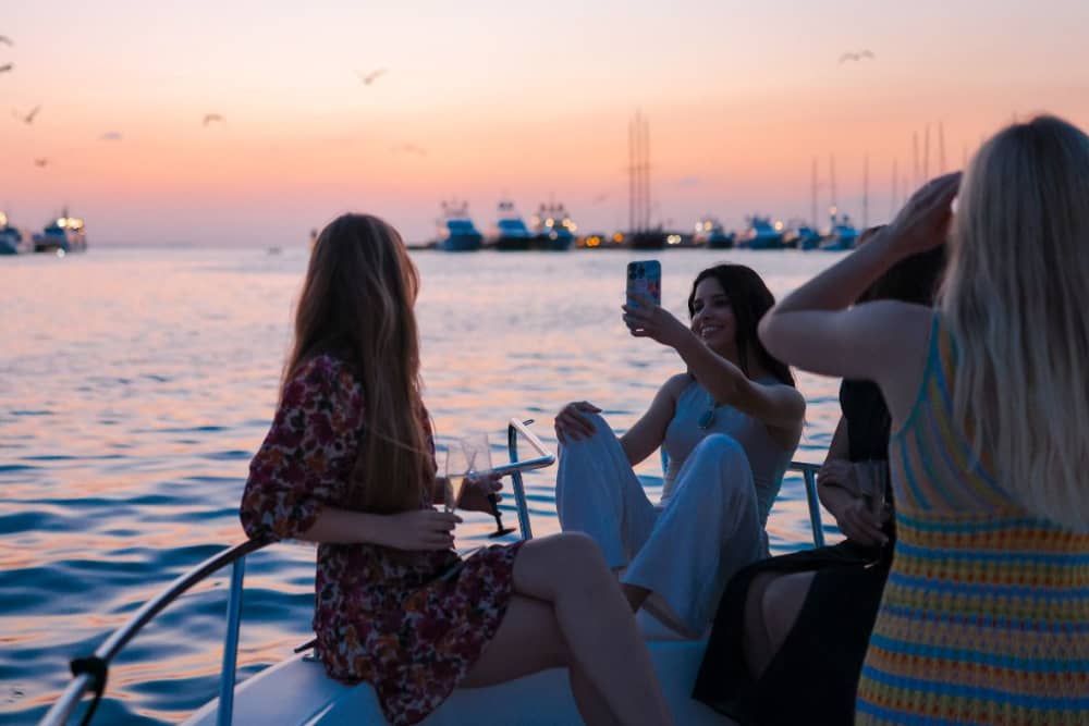 Rejs statkiem o zachodzie słońca – rejs z szampanem