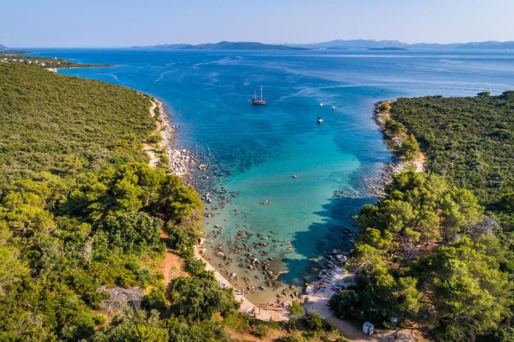 Całodniowa prywatna wycieczka łodzią – Dugi Otok Adventure: Ukryta historia i krystalicznie czyste wody