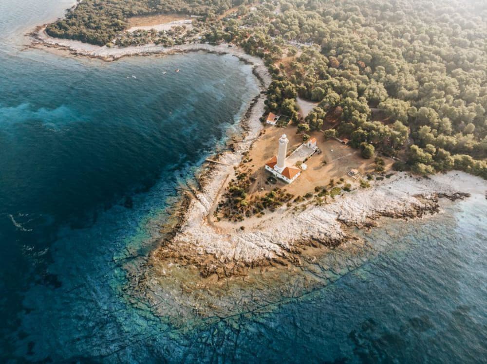 Całodniowa prywatna wycieczka łodzią – Dugi Otok Adventure: Ukryta historia i krystalicznie czyste wody