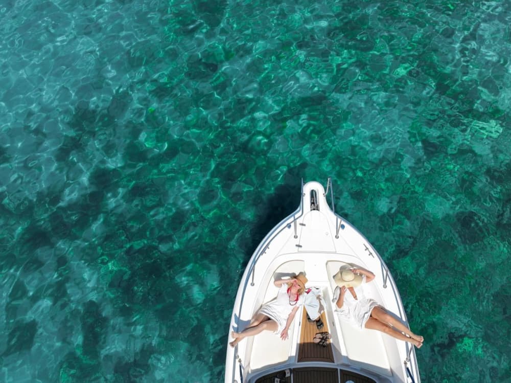 Tour privato in barca di mezza giornata: 3 isole da visitare con snorkeling