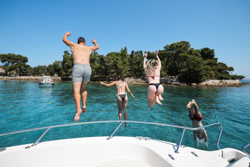 Tour privato in barca di mezza giornata: 3 isole da visitare con snorkeling