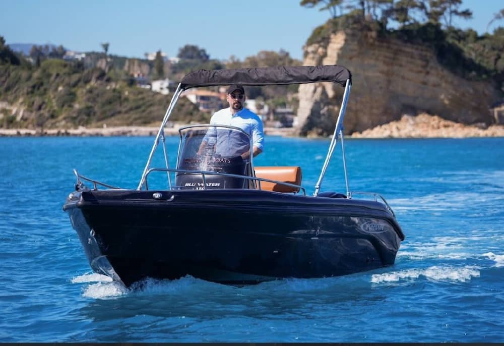 Une expérience légendaire de 3 à 6 heures pour découvrir les plages de Zakynthos en bateau à moteur