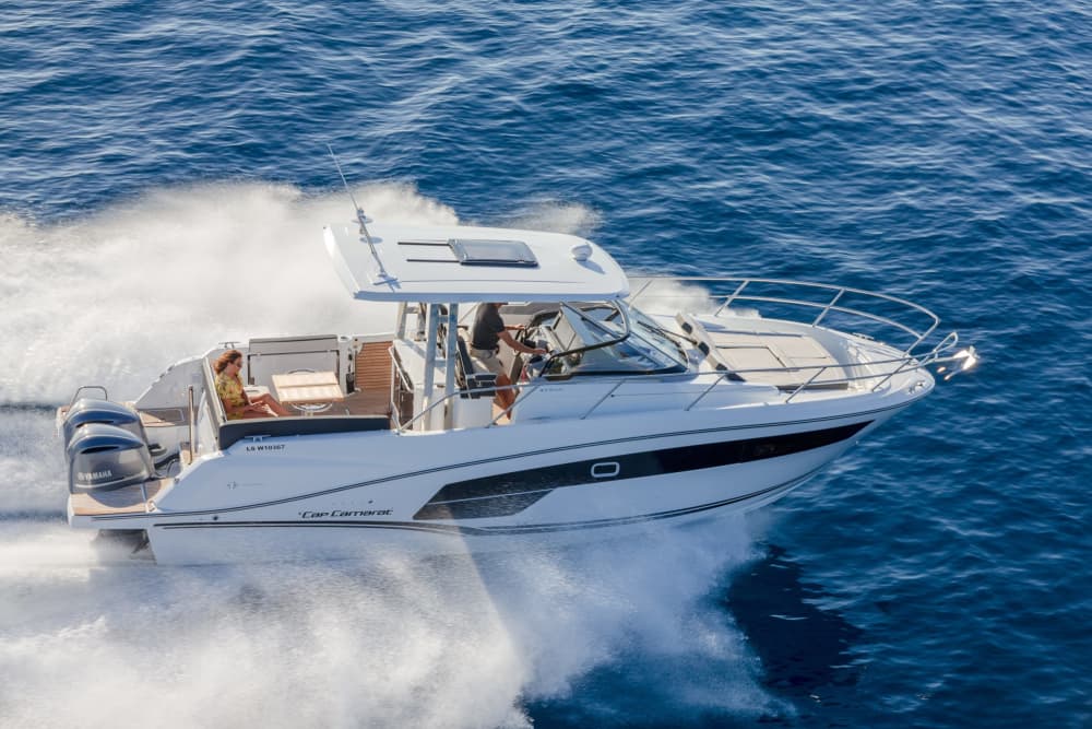 Private yacht tour with snorkeling, food and drinks. (Fuel included)