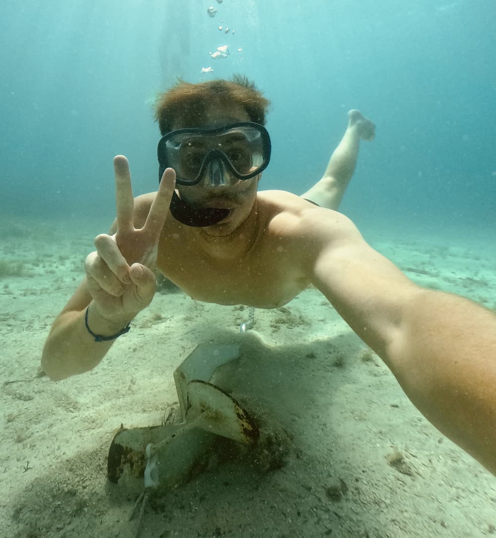 Private yacht tour with snorkeling, food and drinks. (Fuel included)