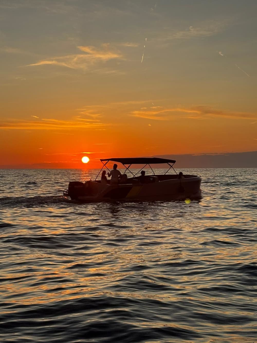 La tua barca a motore privata per una giornata nei dintorni di Rovigno