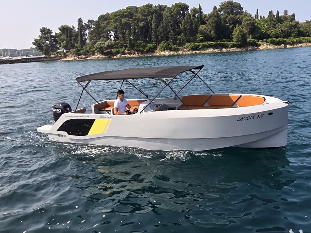 La tua barca a motore privata per una giornata nei dintorni di Rovigno