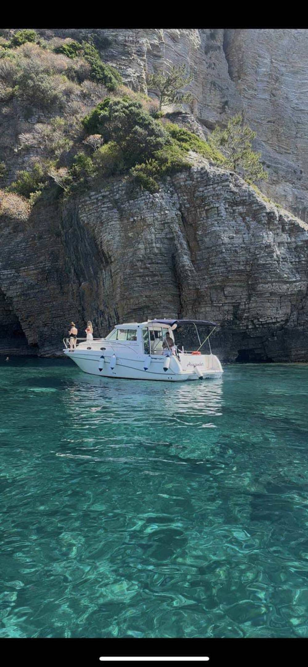 Ongeëvenaard uitzicht op Budva: een fantastische dag op een motorjacht