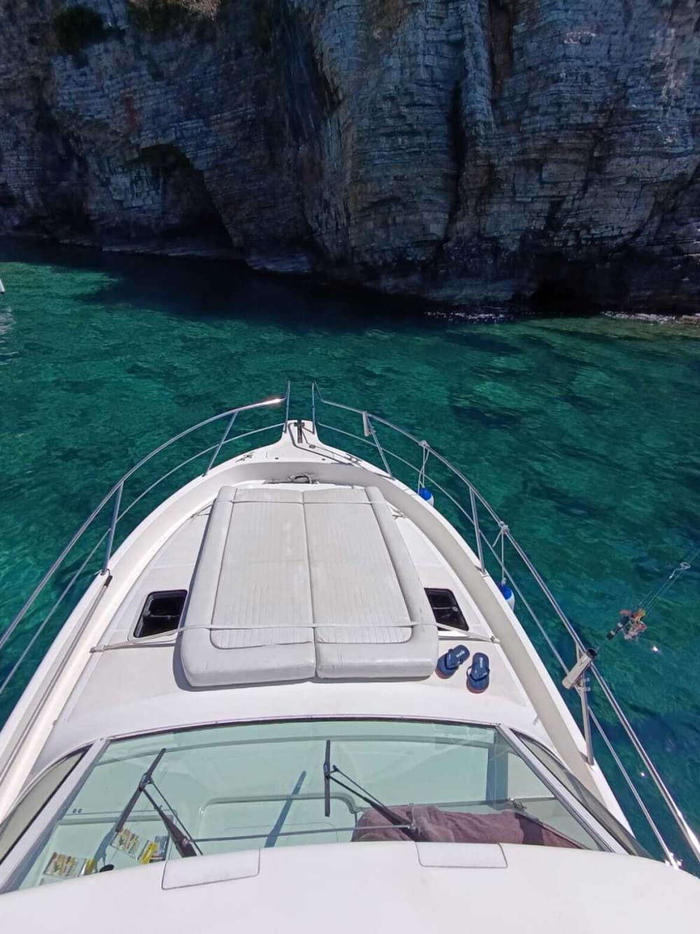Ongeëvenaard uitzicht op Budva: een fantastische dag op een motorjacht