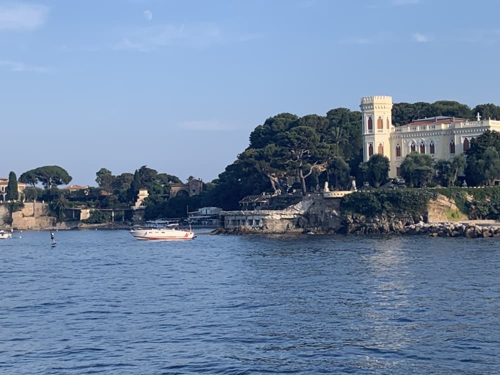 Day sailing between Nice and Monaco and local picnic