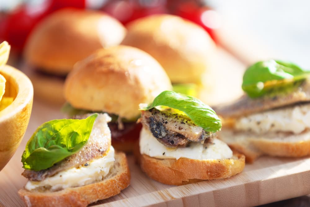 Sunset sailing and tasting of local products