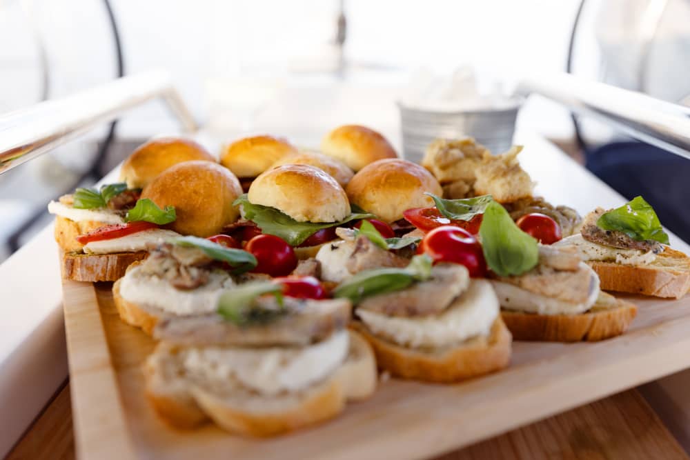 Sunset sailing and tasting of local products