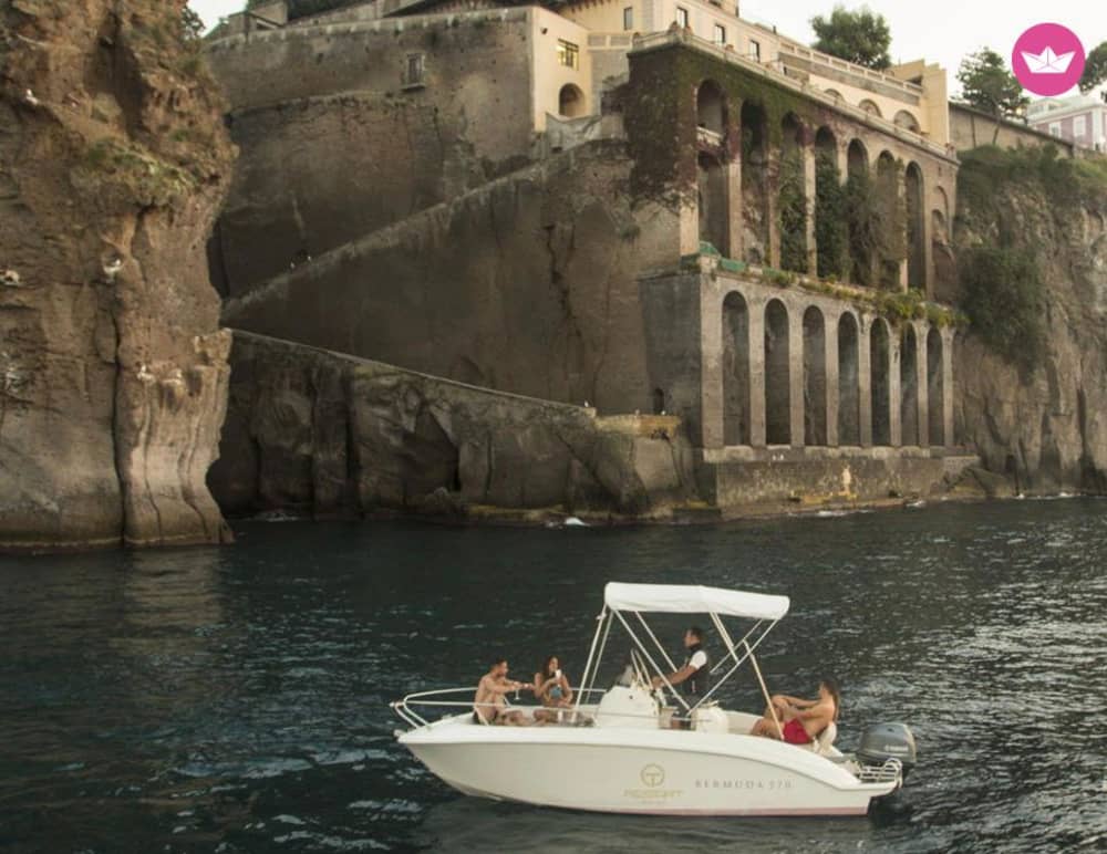 Capri par la mer : excursion en bateau privé de 6 heures au départ de Capri